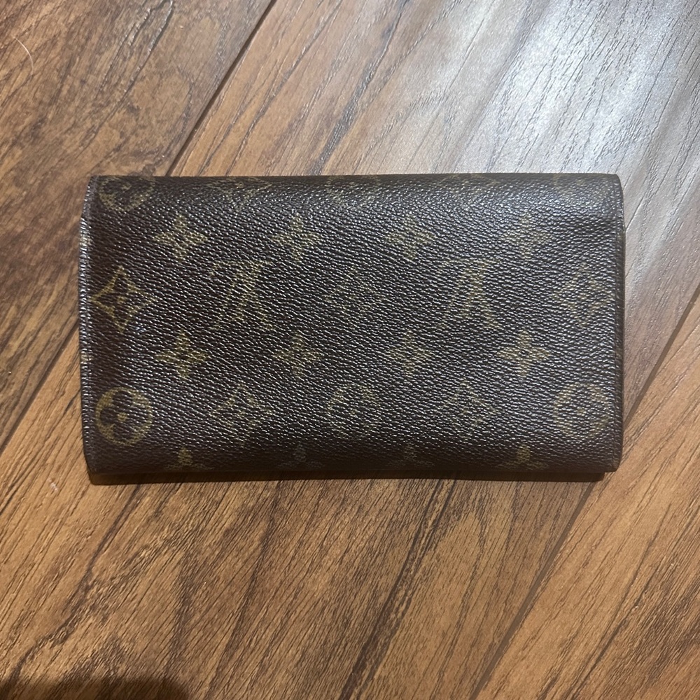 AUTHENTIC Louis Vuitton wallet. Monogram pattern. - Picture 2 of 12